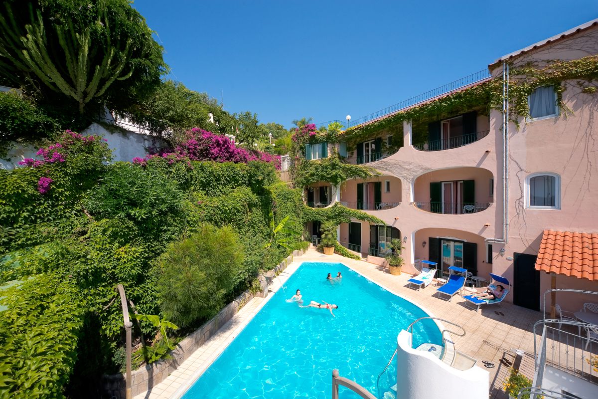 Hotel Bellevue Benessere & Relax the swimming pools