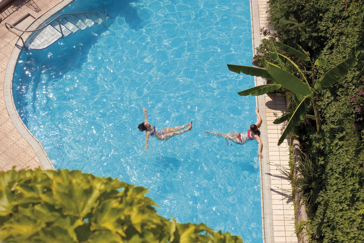 Hotel Bellevue Benessere & Relax the swimming pools