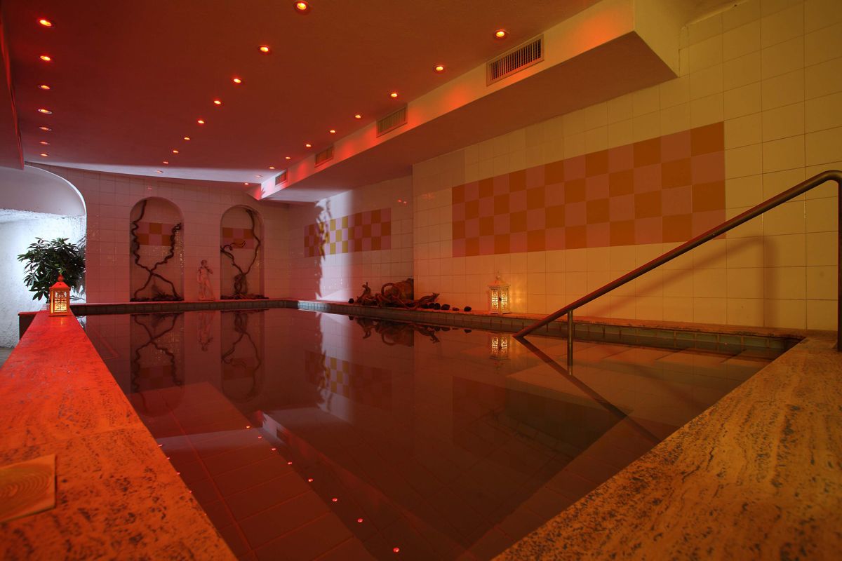 Hotel Bellevue Benessere & Relax the swimming pools